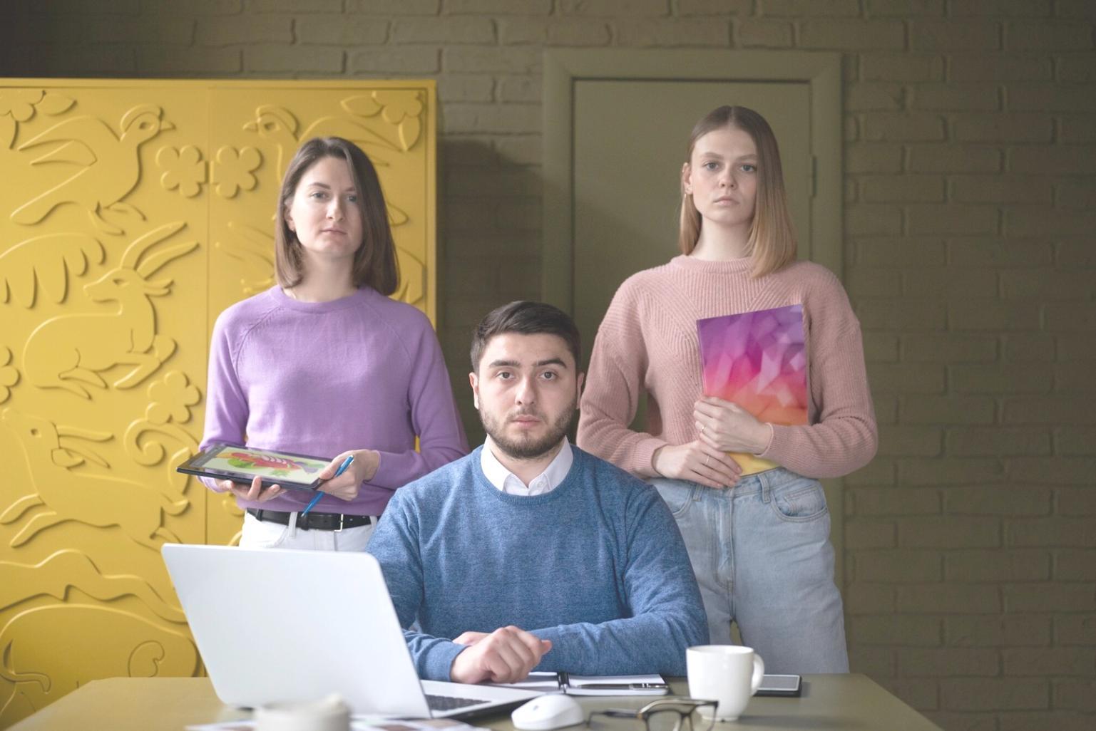 Professionelle Seminarumgebung mit moderner Ausstattung für Finanzschulungen