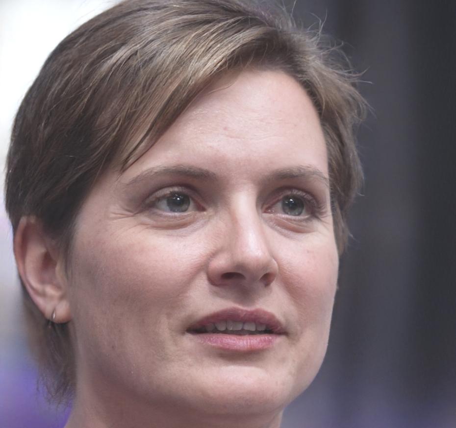 Anja Steinberg, Dozentin für praktische Finanzanalyse